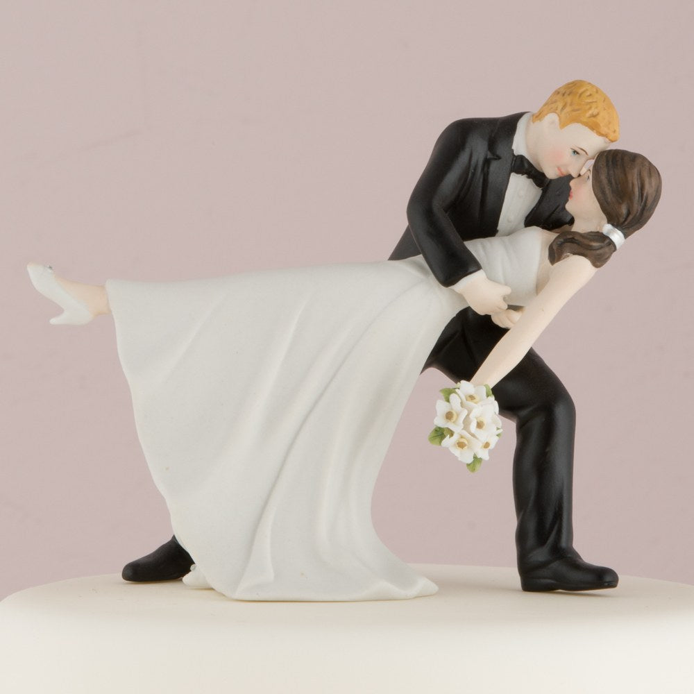 Figurine de couple de mariés "A Romantic Dip"