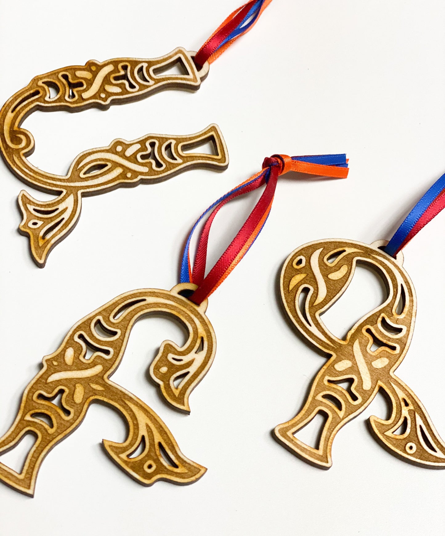 Lettres arméniennes en bois