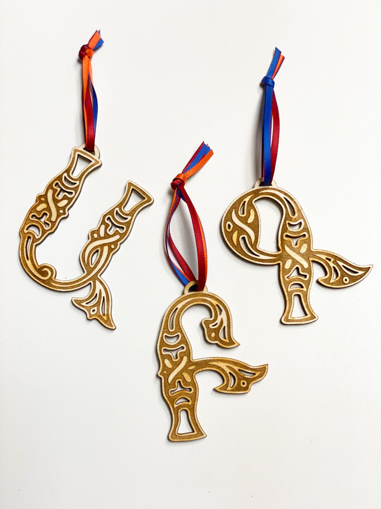 Lettres arméniennes en bois