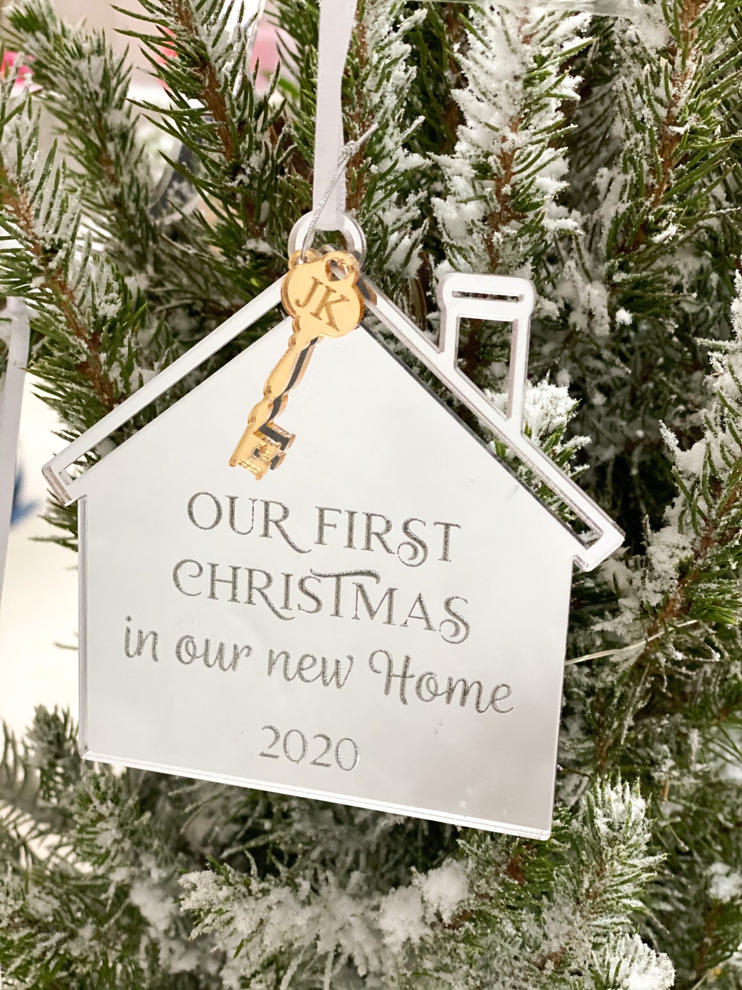 Premier ornement de Noël à la maison