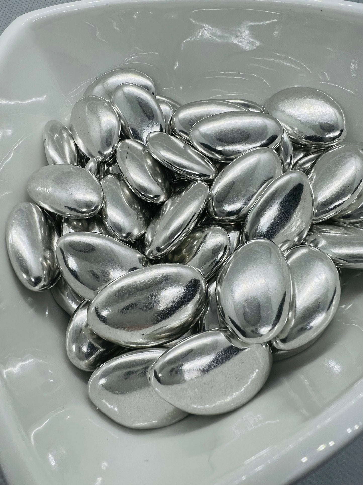 Silver Chocolate dragées 250g