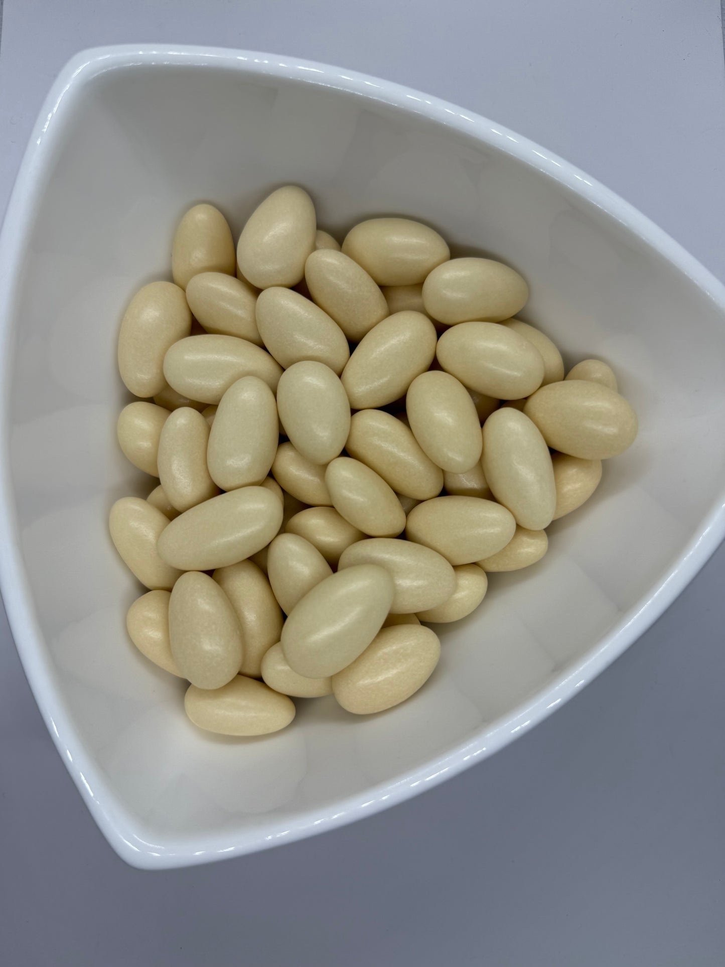 Pearlescent almond dragées 250gr